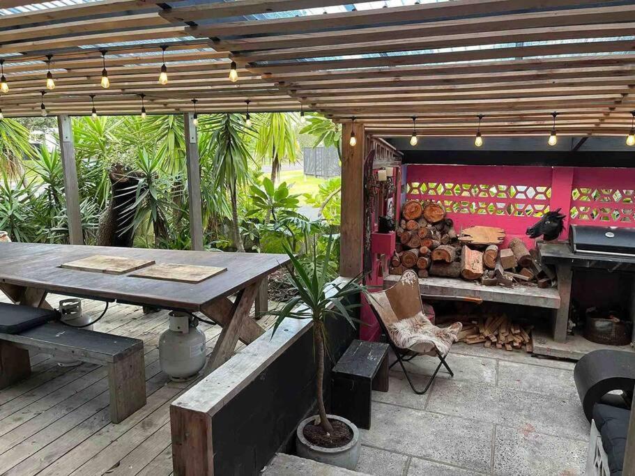 Electric Waihi Beach House - Family & Dog Friendly, Close To Beach, Pool Table, Outdoor Fire Room, Skate Ramp Bowentown Exterior foto